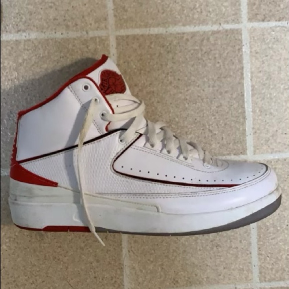 Jordan retro 2 white red